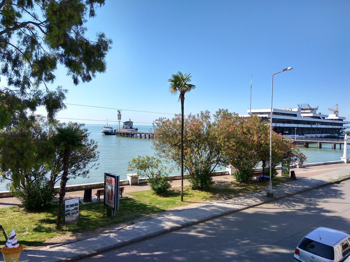 Sukhum City Mini Hotel Σουχούμι Εξωτερικό φωτογραφία